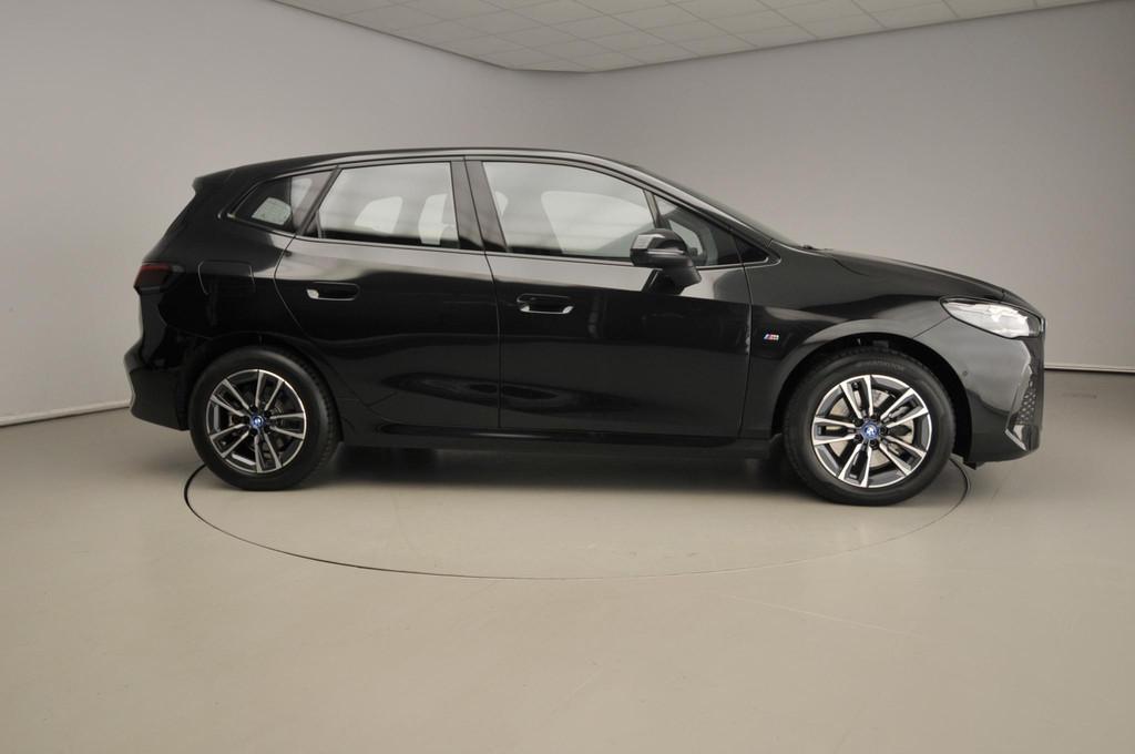 BMW 2 Serie Active Tourer 230e xDrive | M-Sportpakket | LED, Auto's, BMW, Automaat, Stof, Gebruikt, 1820 kg