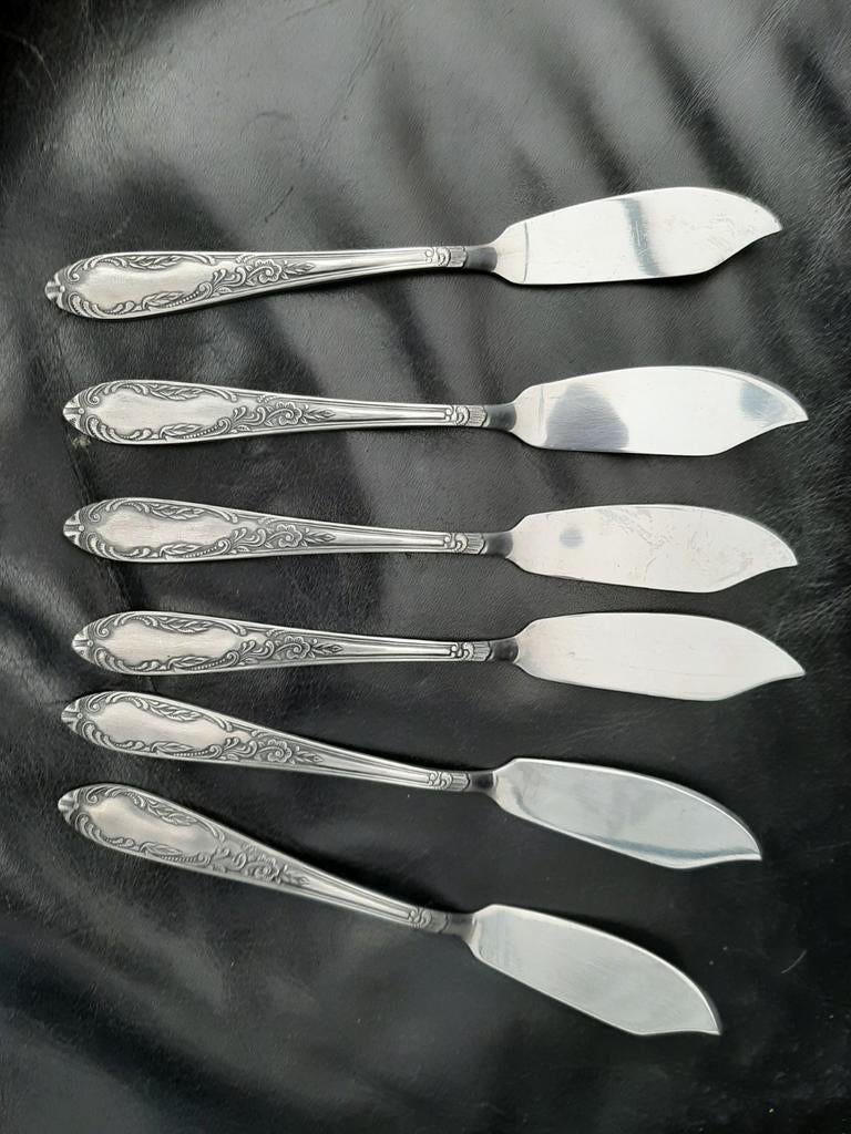 Botermesjes met sierlijk decor., Ophalen of Verzenden
