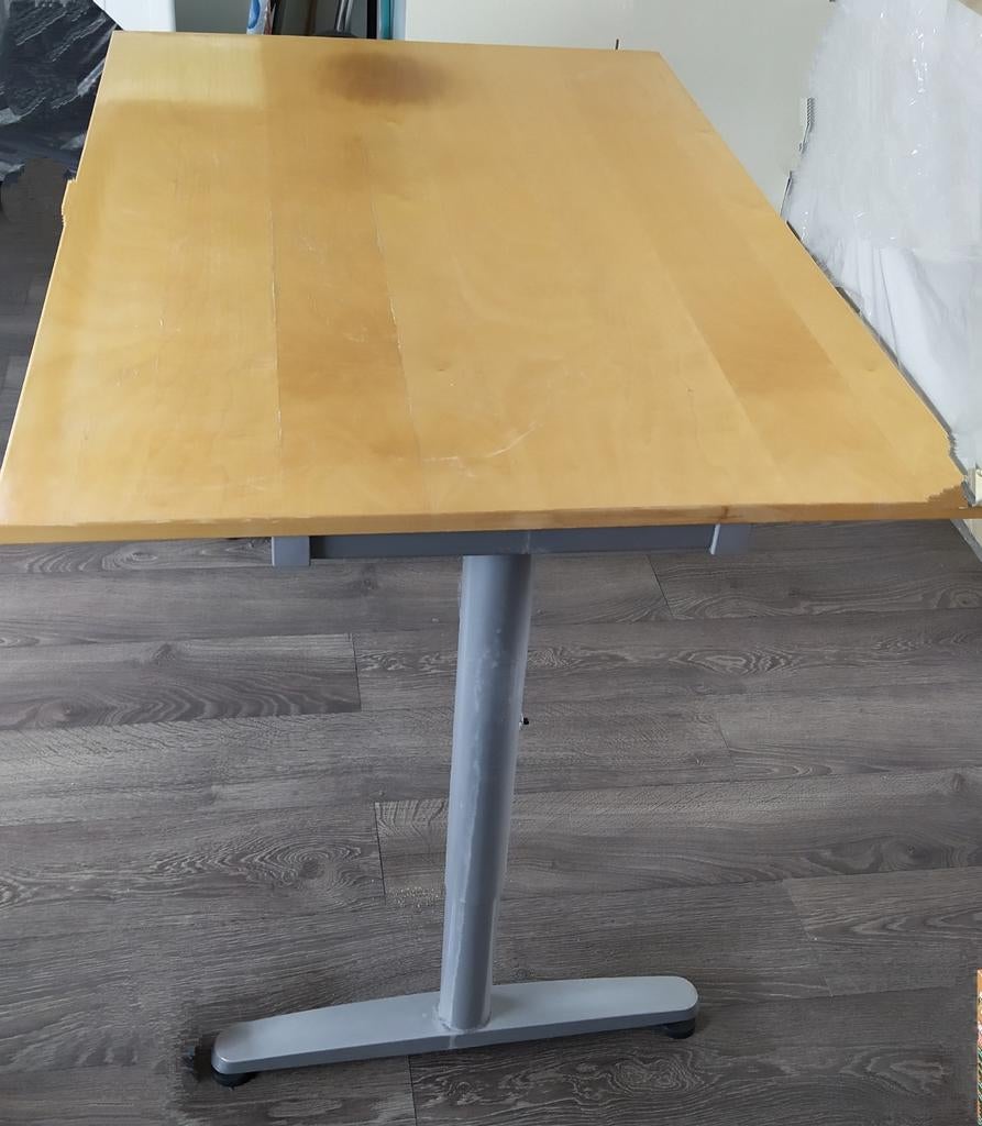 Houten tafel/bureau met metalen onderstel, Ikea, Gebruikt, 100 tot 150 cm, Tot twee personen, 50 tot 100 cm