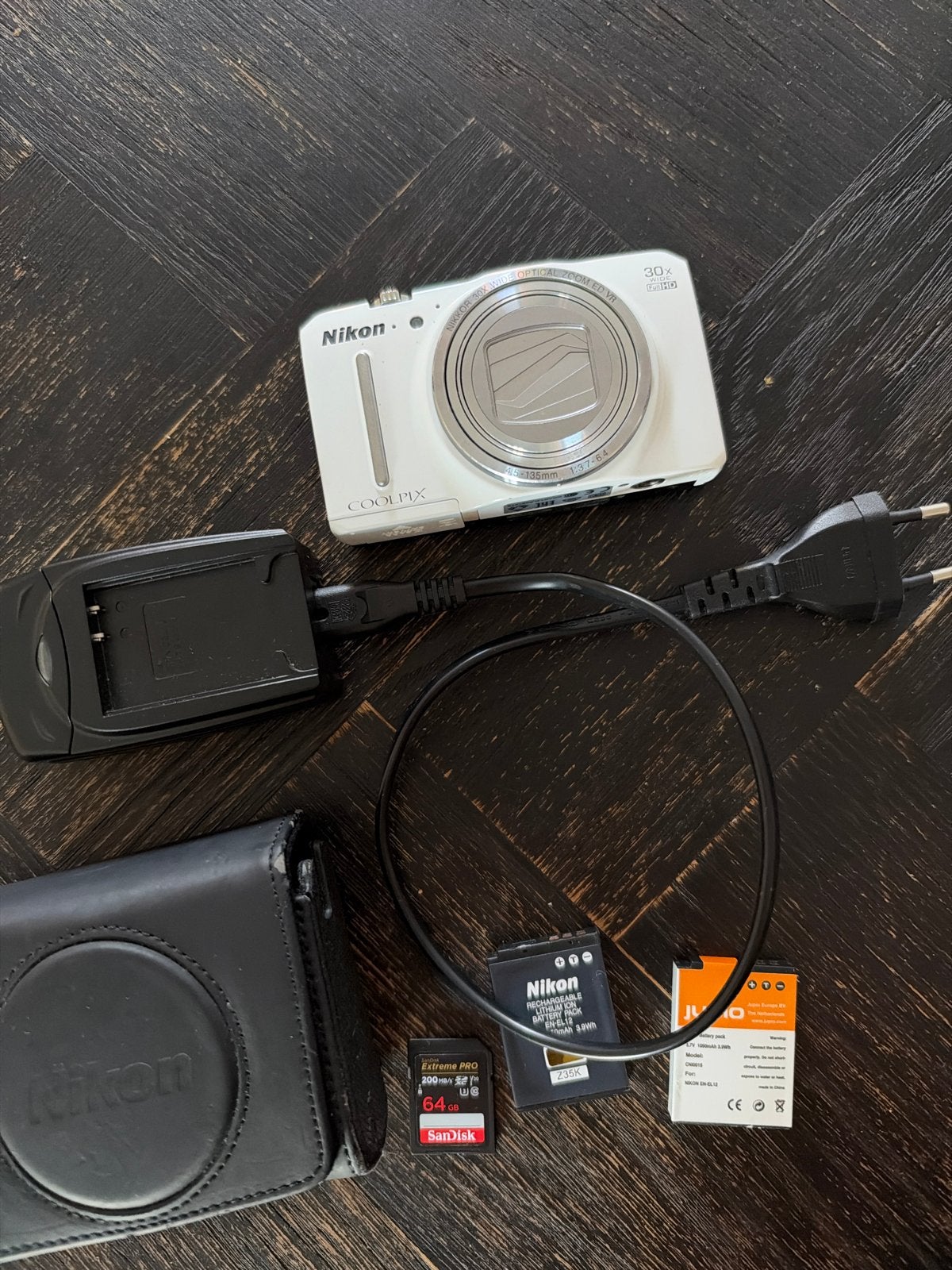 Nikon Coolpix S9700 met accessoires, Ophalen of Verzenden, Zo goed als nieuw, Compactcamera, Accu