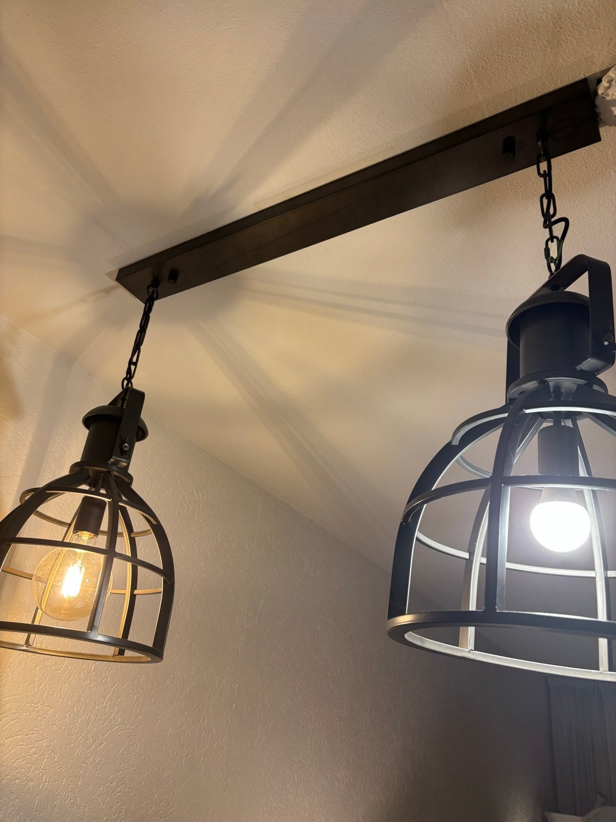 Industriële hanglamp met 2 kooilampen, Ophalen of Verzenden, Zo goed als nieuw, Metaal, E27 (groot)