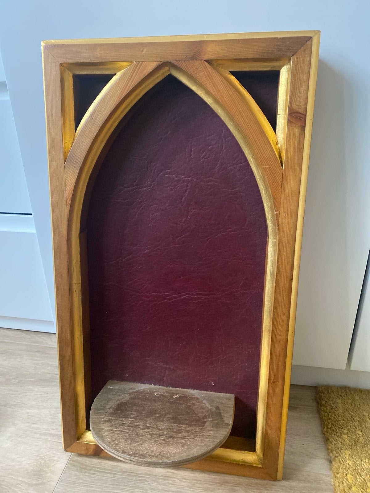 Decoratieve wandnis/ wandplank met gotische boog en plankje, Ophalen of Verzenden
