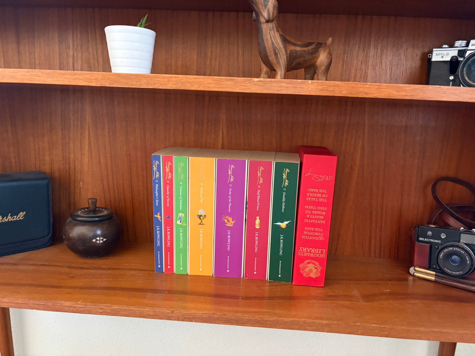 Harry Potter - complete set incl. Hogwarts Library, Boeken, Ophalen of Verzenden, Zo goed als nieuw, J.K. Rowling
