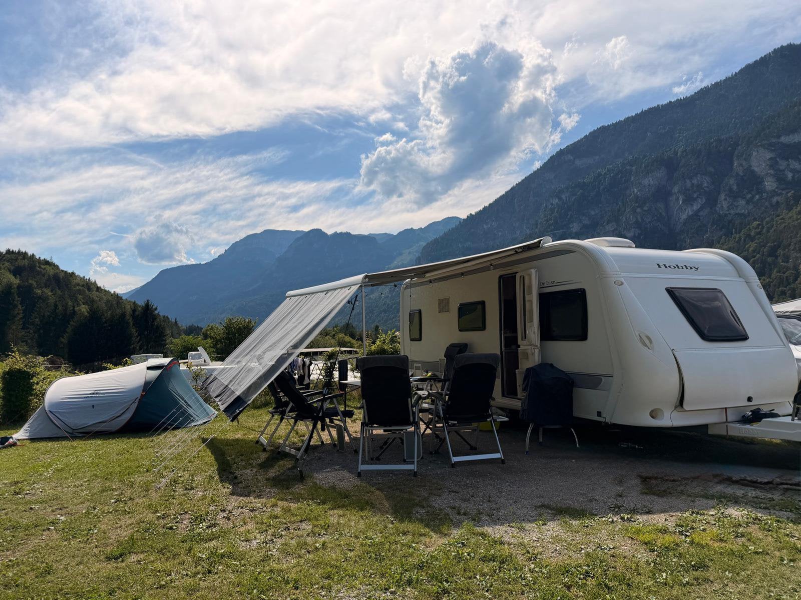 Hobby 545 KMF De Luxe (2012) | Dakairco | Mover | Luifel, Rondzit, Hobby, Omvormbare zithoek, Particulier