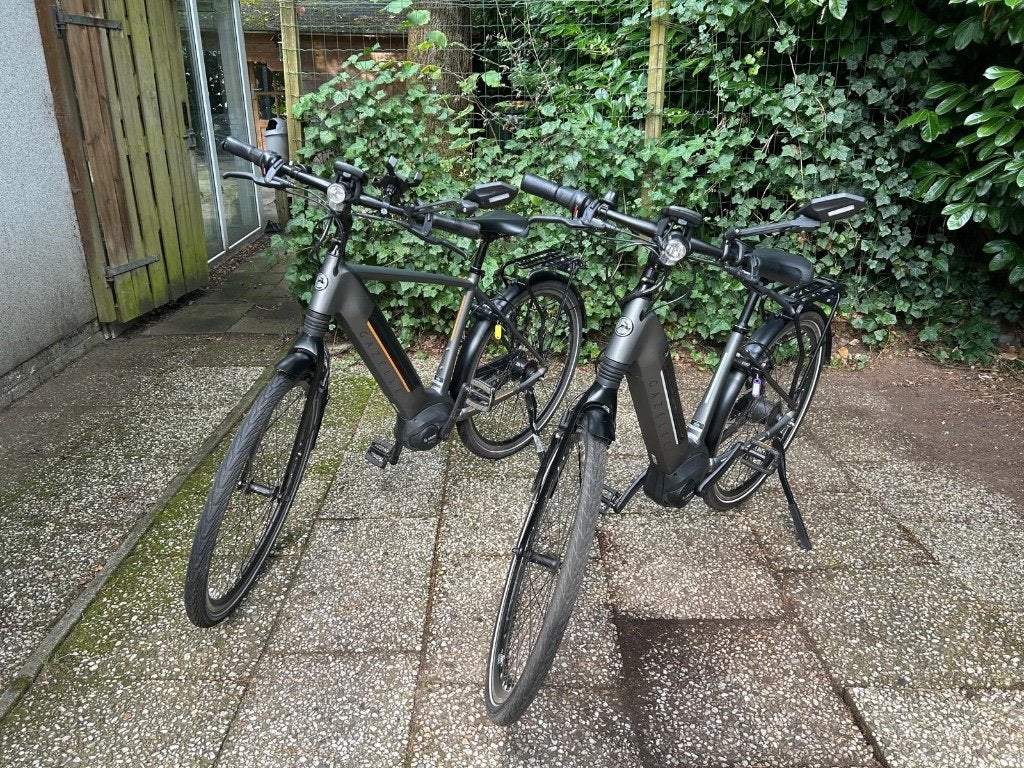 Foto 2 van Twee Gazelle Ultimate C8+ HMB e-bikes te koop