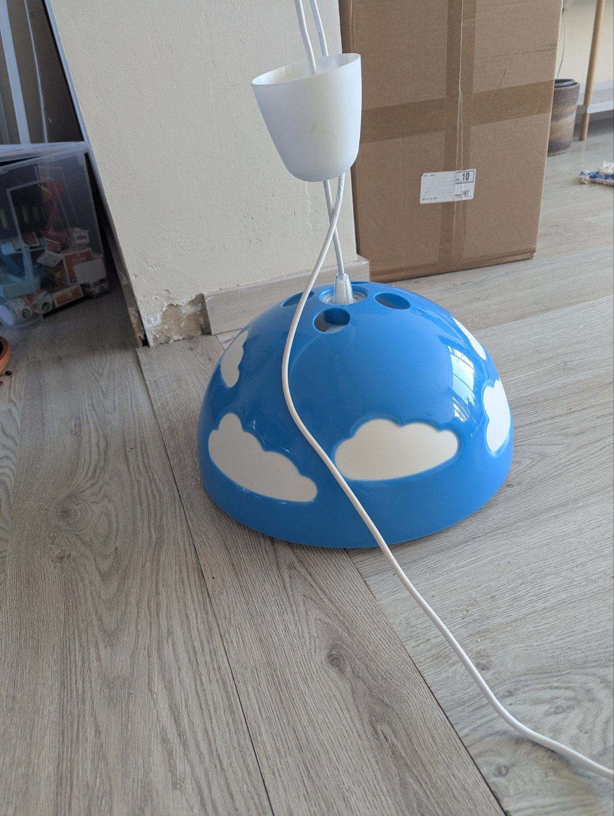 Leuke blauwe kinderlamp met wolkenpatroon ikea skojig, Huis en Inrichting, Lampen | Hanglampen, Ophalen, Kindvriendelijk, Speels