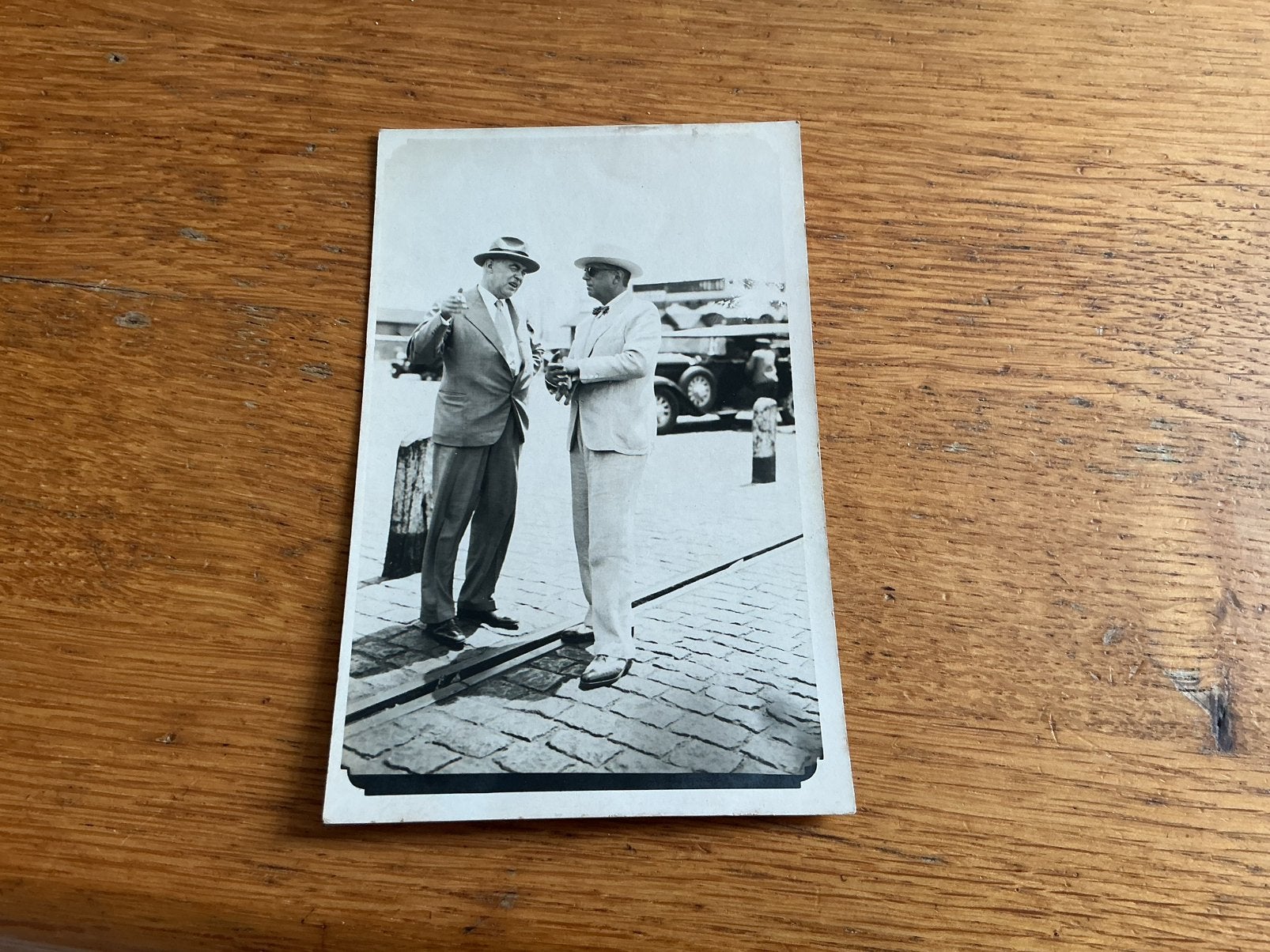 O433 twee mannen auto, Ophalen of Verzenden, Zo goed als nieuw, Overige onderwerpen