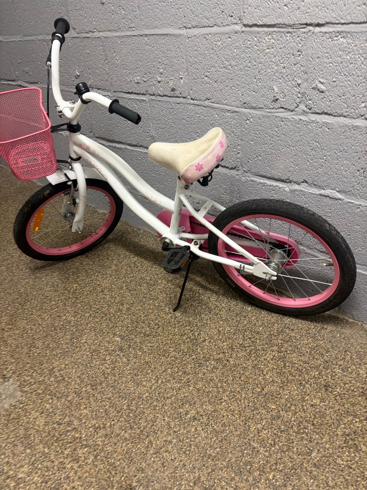 Kinderfiets 18 inch - Amigo Flowers - Wit/Roze, Ophalen, Gebruikt, Terugtraprem, 16 tot 20 inch