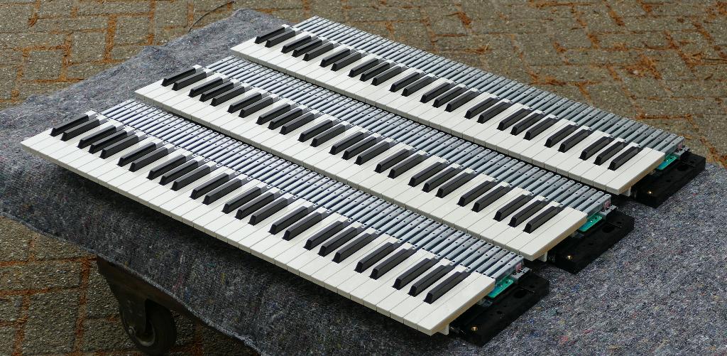 Drie stuks Fatar 60LW klavieren. Kan met Midi voor Hauptwerk, Muziek en Instrumenten, Orgels, Ophalen of Verzenden, Nieuw, 3 klavieren