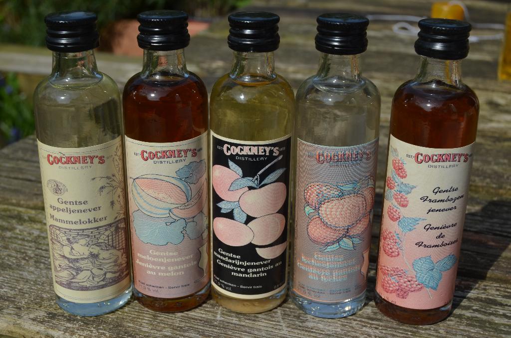 Diverse miniatuur flesjes meest Belgische jenever (4), Ophalen of Verzenden, Gebruikt, Overige typen