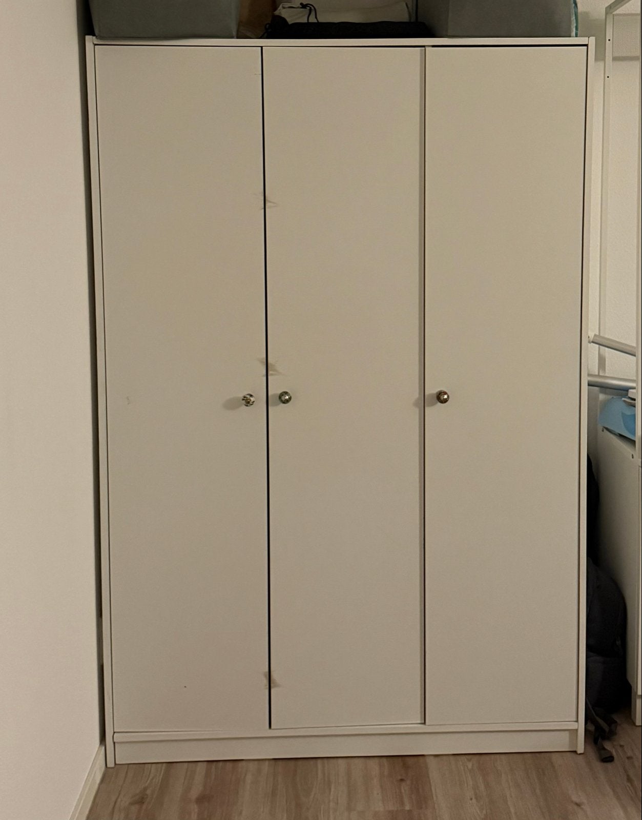 IKEA KLEPPSTAD Witte kledingkast met 3 deuren en planken, Huis en Inrichting, Ophalen, Gebruikt, 100 tot 150 cm, 150 tot 200 cm