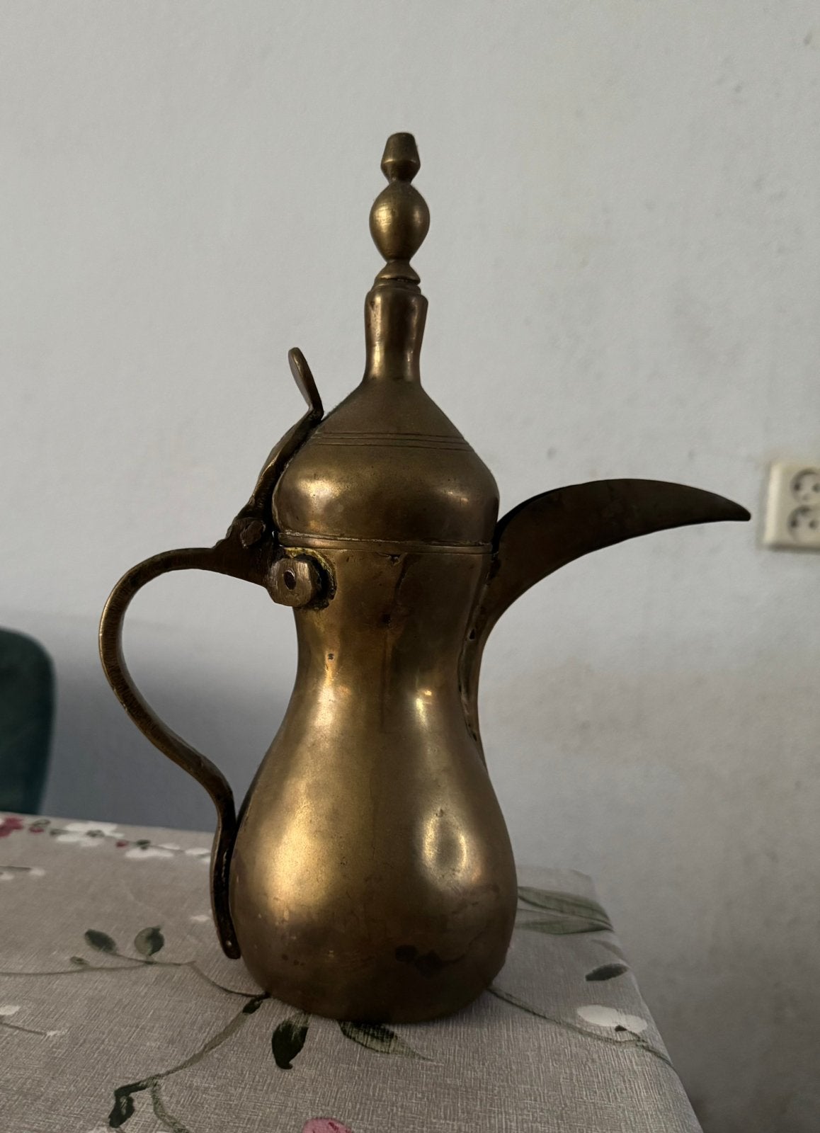 Antieke Arabische Dallah, Ophalen