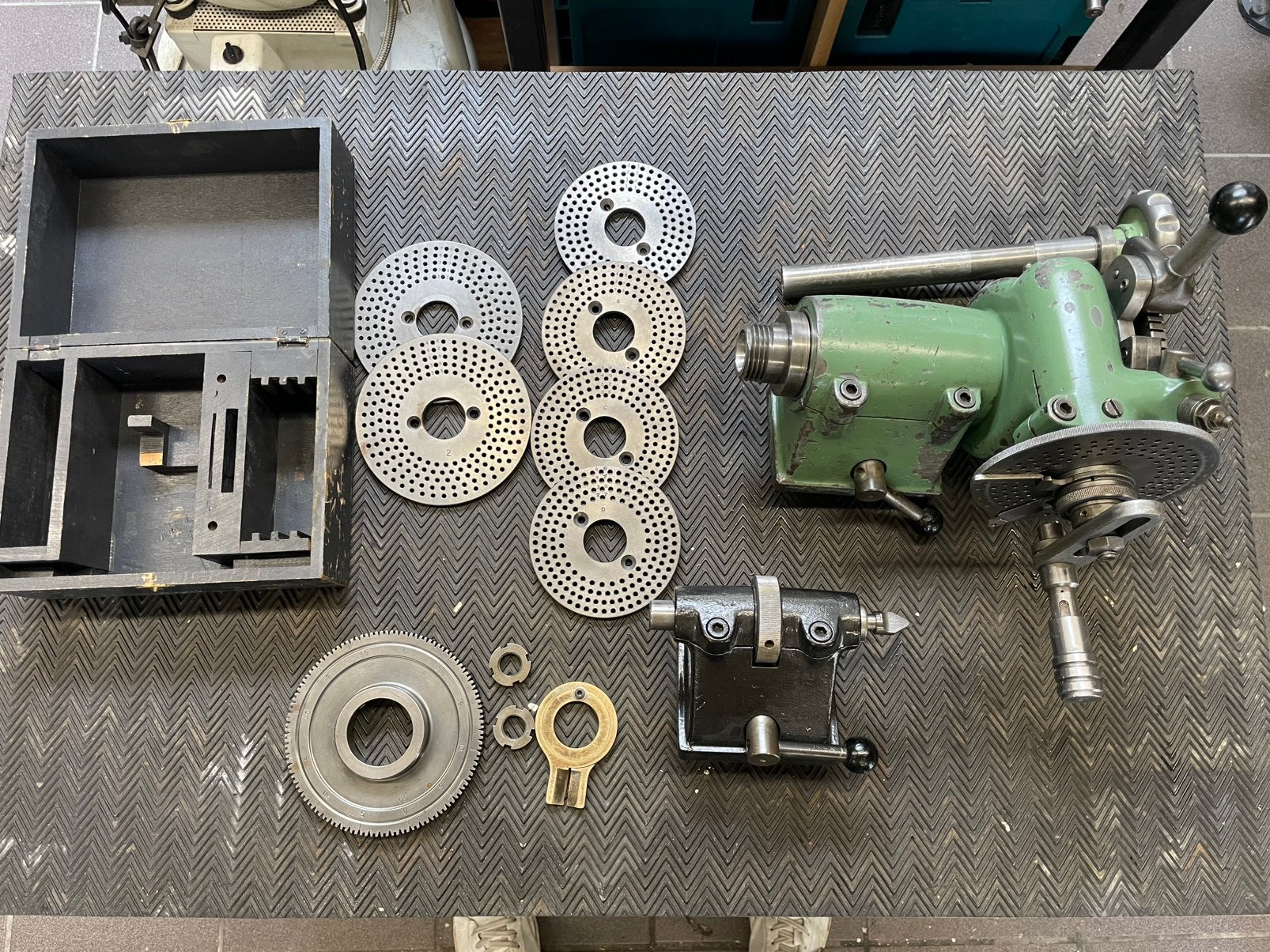 Verdeelkop Aciera F3 incl. tegencenter en toebehoren, Ophalen, Gebruikt, Freesbank