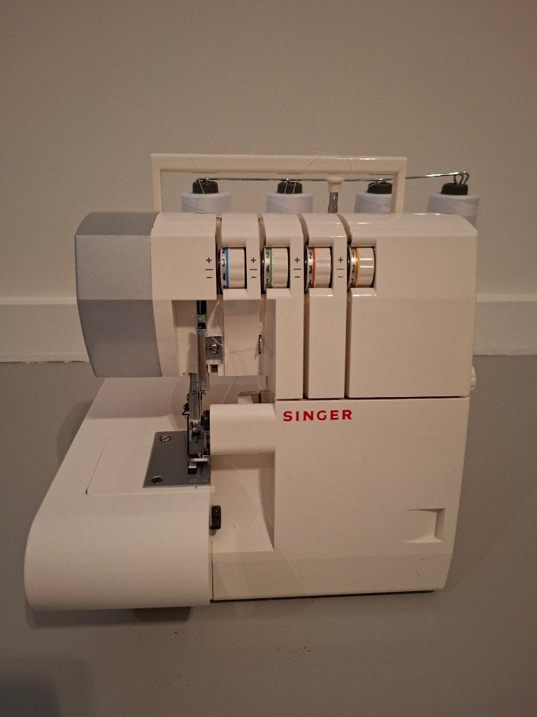 Singer 14SH754 Lockmachine - Zo goed als nieuw, Hobby en Vrije tijd, Ophalen of Verzenden, Zo goed als nieuw, Lockmachine, Singer
