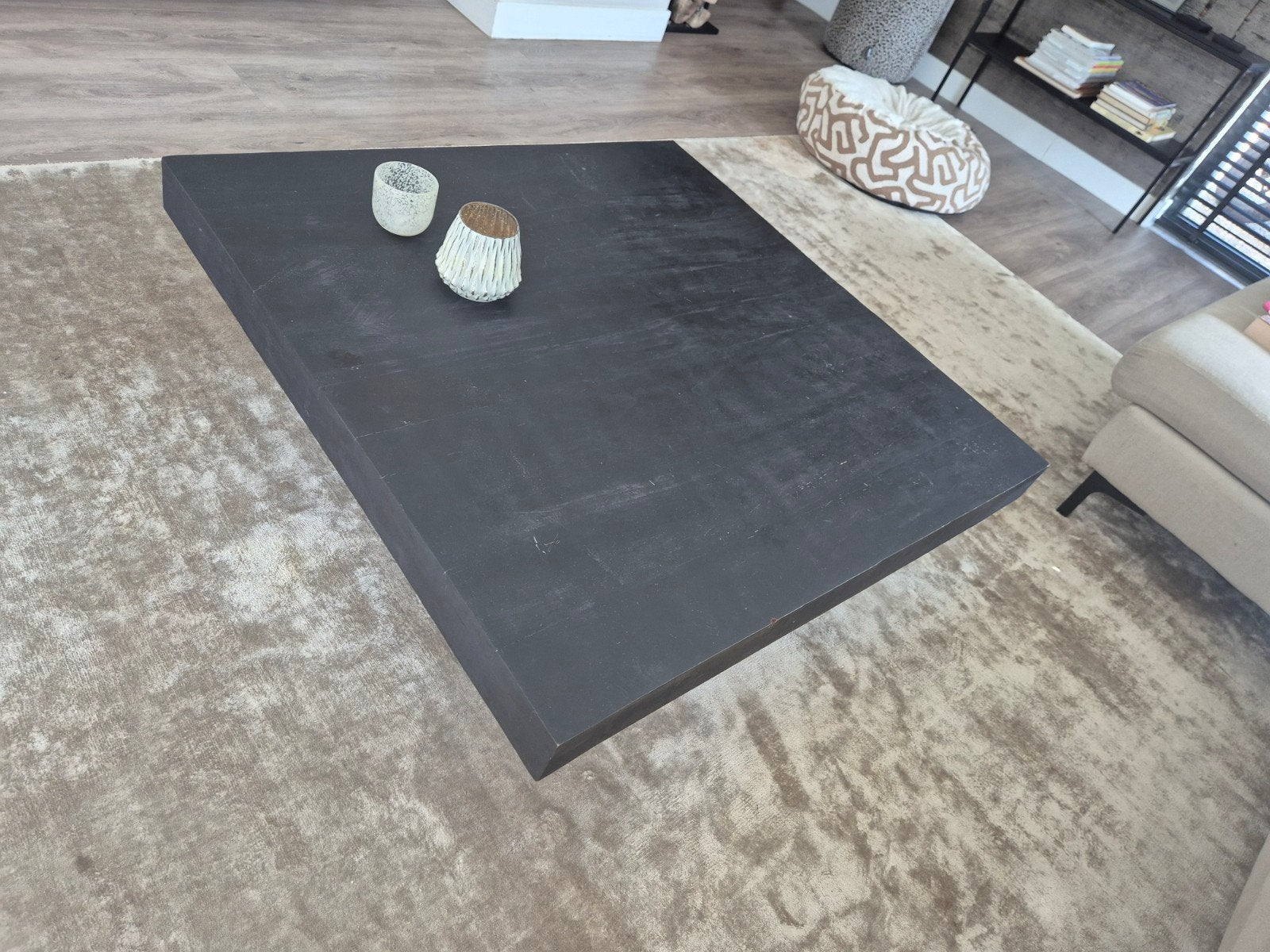 Salontafel 100x100 cm , zwart mat hout met metalen onderkant, Huis en Inrichting, Tafels | Salontafels, Gebruikt, 100 tot 150 cm
