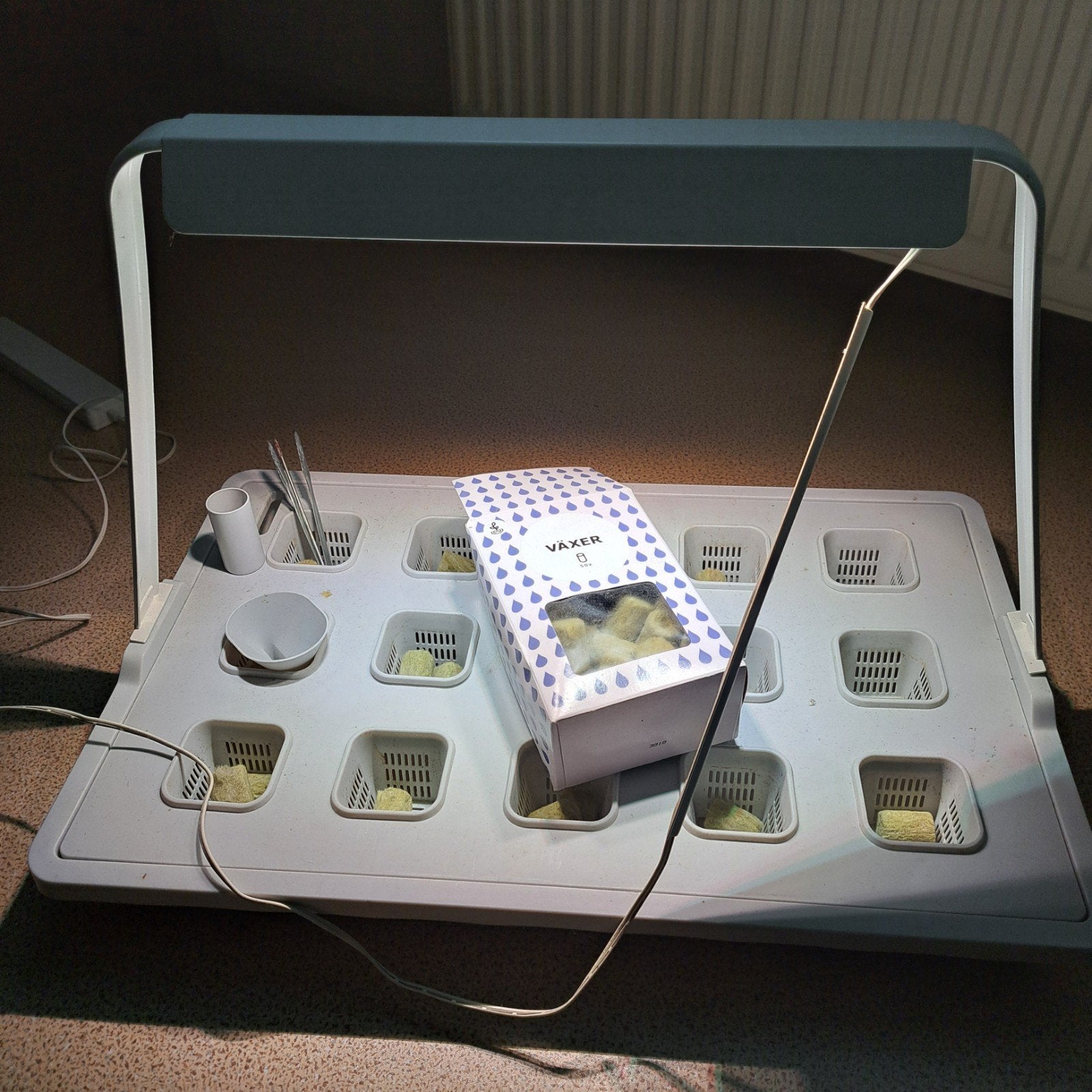 VÄXER 15-pods Smart Garden Kweekkast met LED-verlichting, Tuin en Terras, Ophalen, Zo goed als nieuw, Kweekkast
