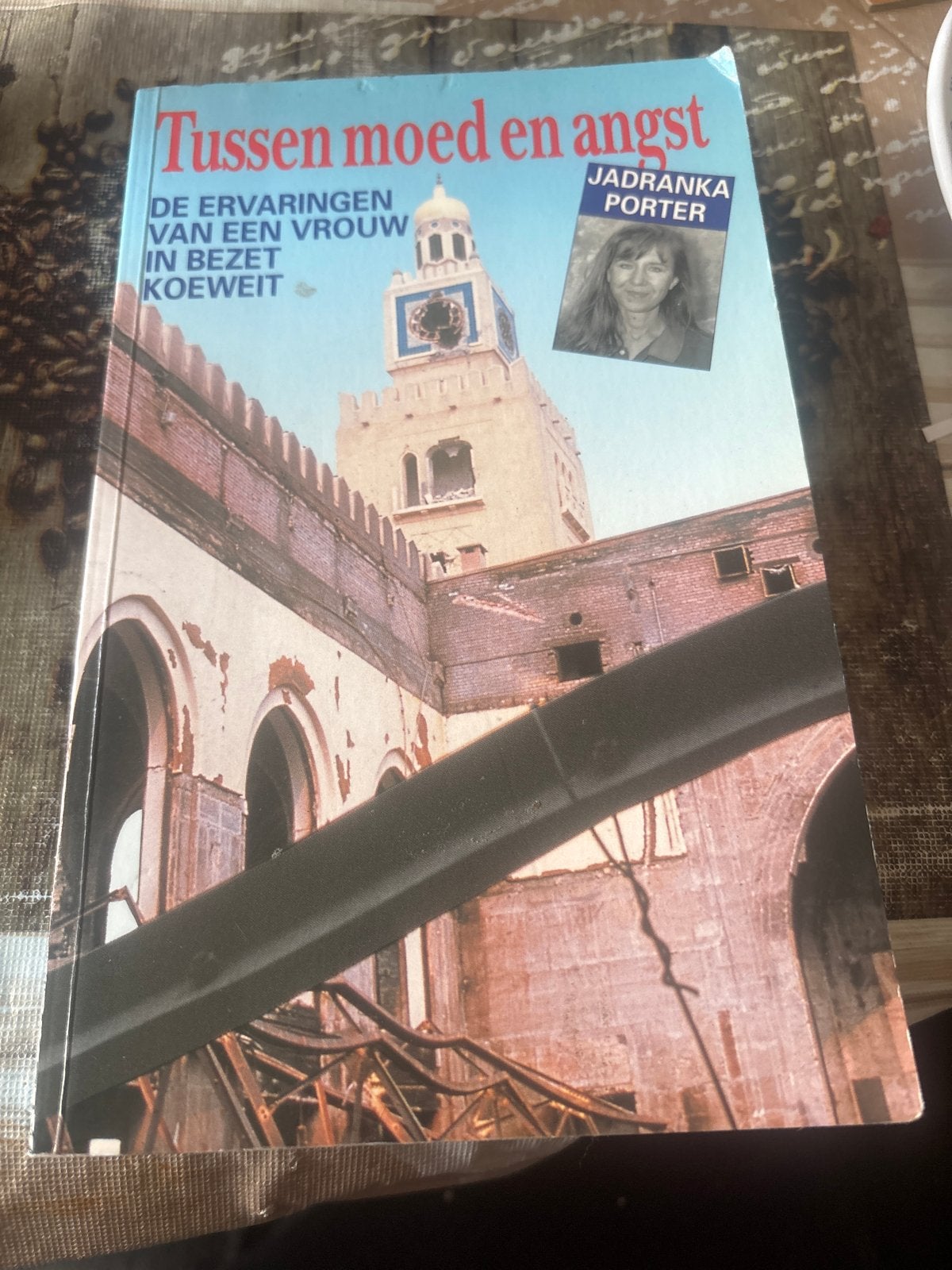 Tussen moed en angst: Ervaringen in bezet Koeweit, Ophalen of Verzenden, 1945 tot heden, Gelezen, Algemeen