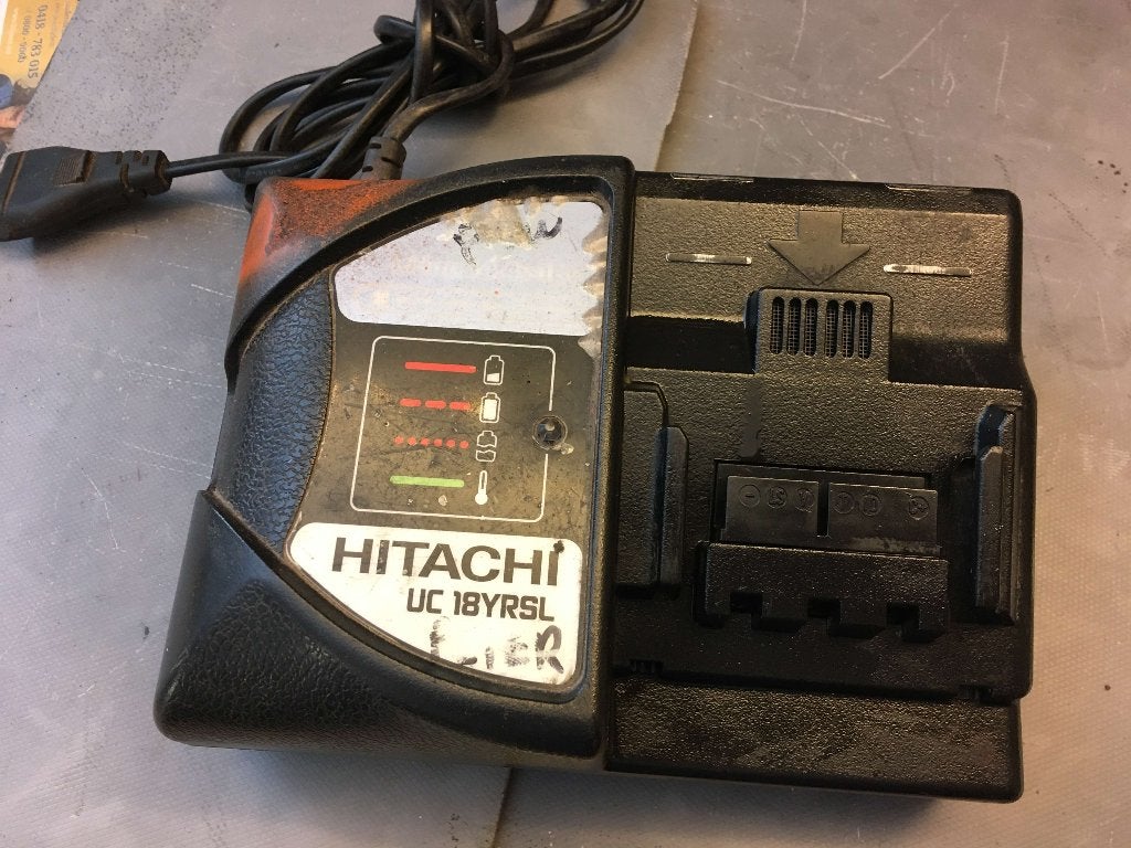 Hitachi UC 18YRSL Acculader voor Boormachine, Ophalen of Verzenden, Gebruikt, Minder dan 400 watt, Overige typen