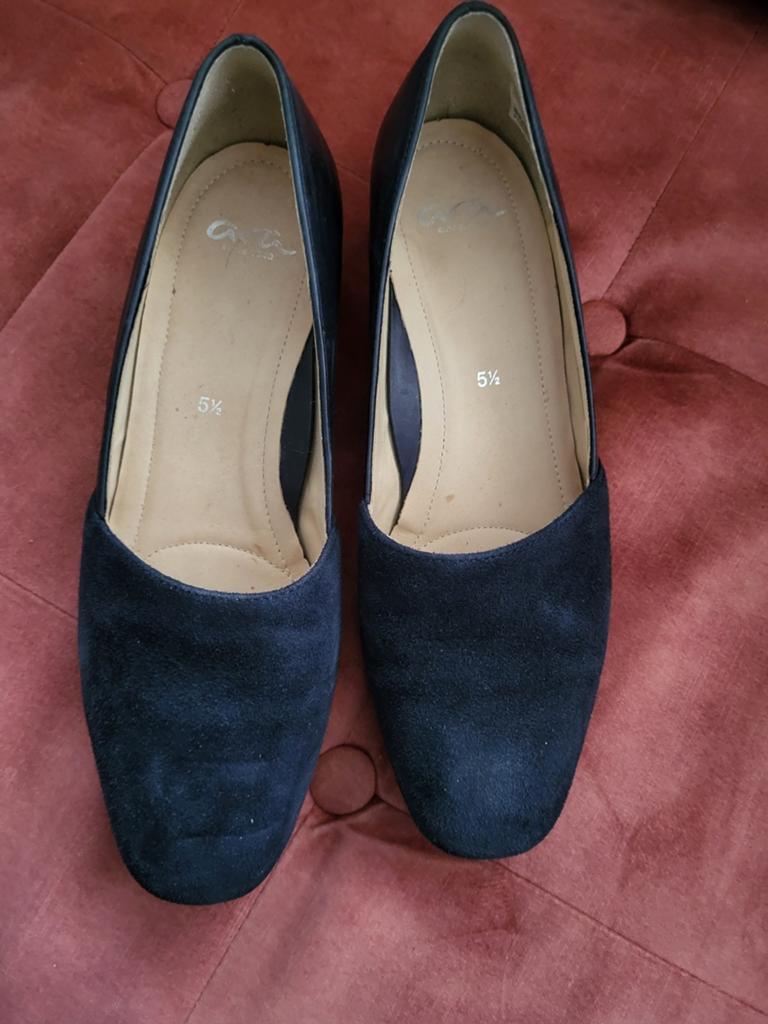 Donkerblauwe instappers klein hakje maat 38.5 merk ara, Kleding | Dames, Schoenen, Ophalen of Verzenden, Zo goed als nieuw, Blauw