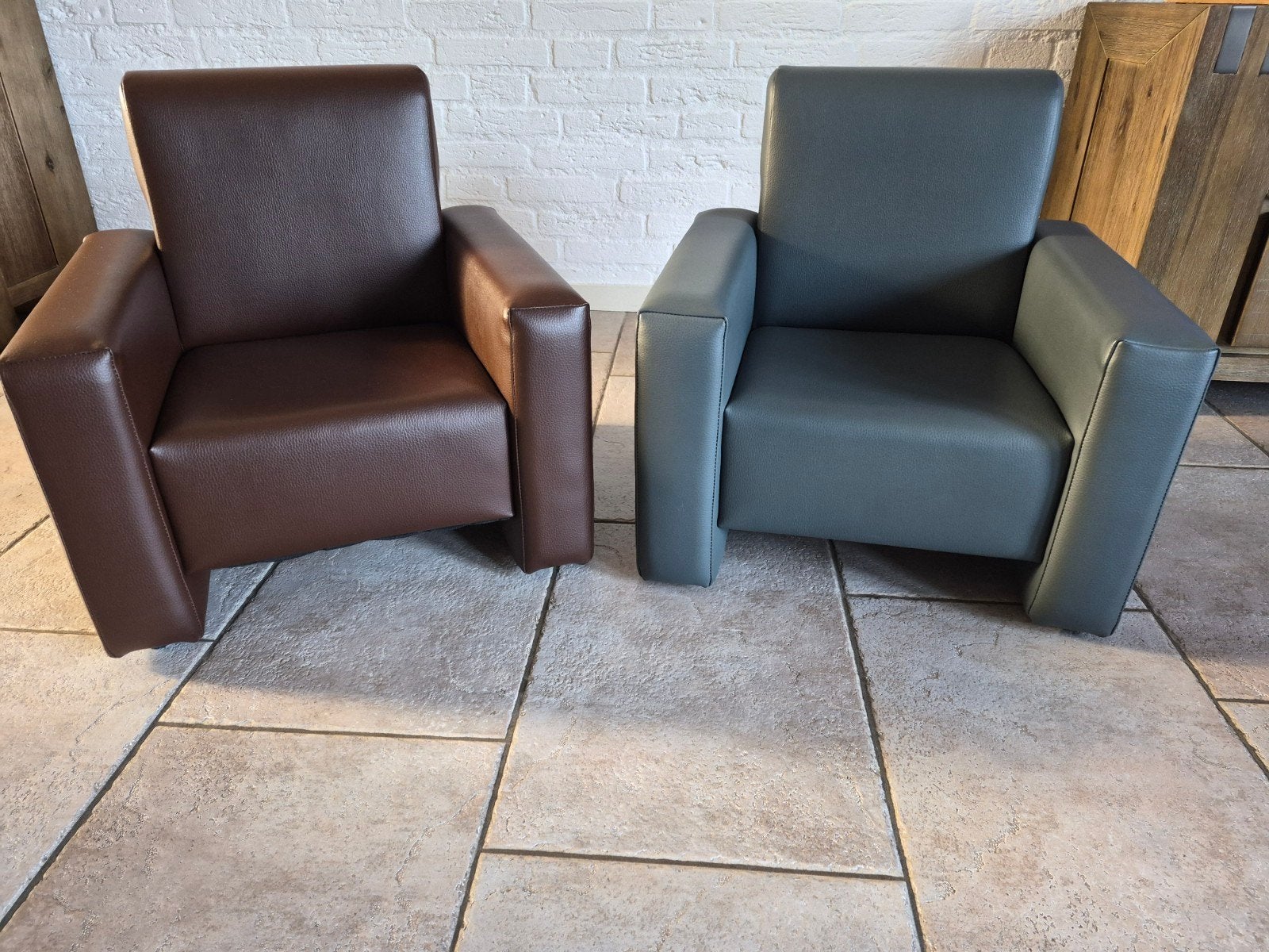 Twee comfortabele kinderfauteuils - bruin en grijs, Kinderen en Baby's, Ophalen, Zo goed als nieuw, Overige typen