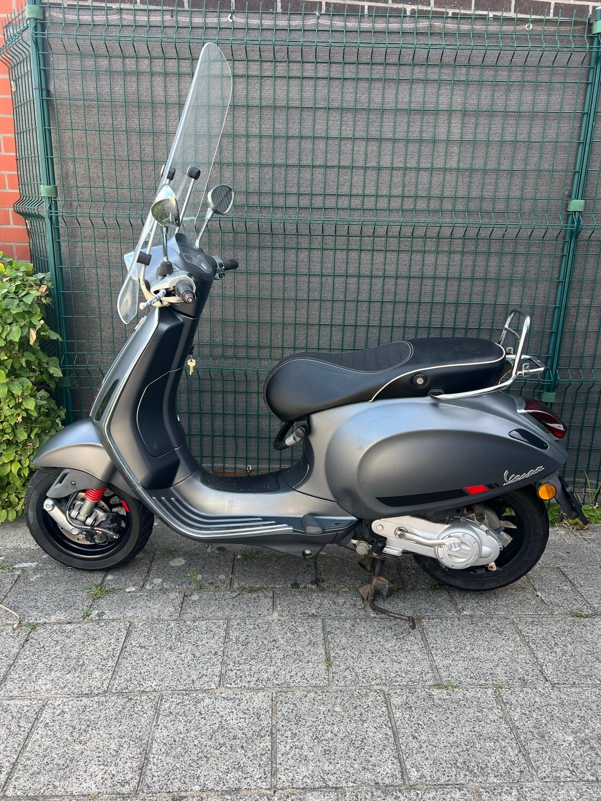 Vespa Sprint mat grijs – nette staat, weinig kilometers, Fietsen en Brommers, Scooters | Vespa, Ophalen, Gebruikt, Overige modellen