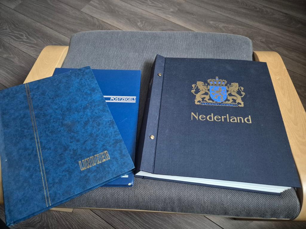 Grote postzegelverzameling – DAVO Nederland albums + 2 stock, Ophalen of Verzenden