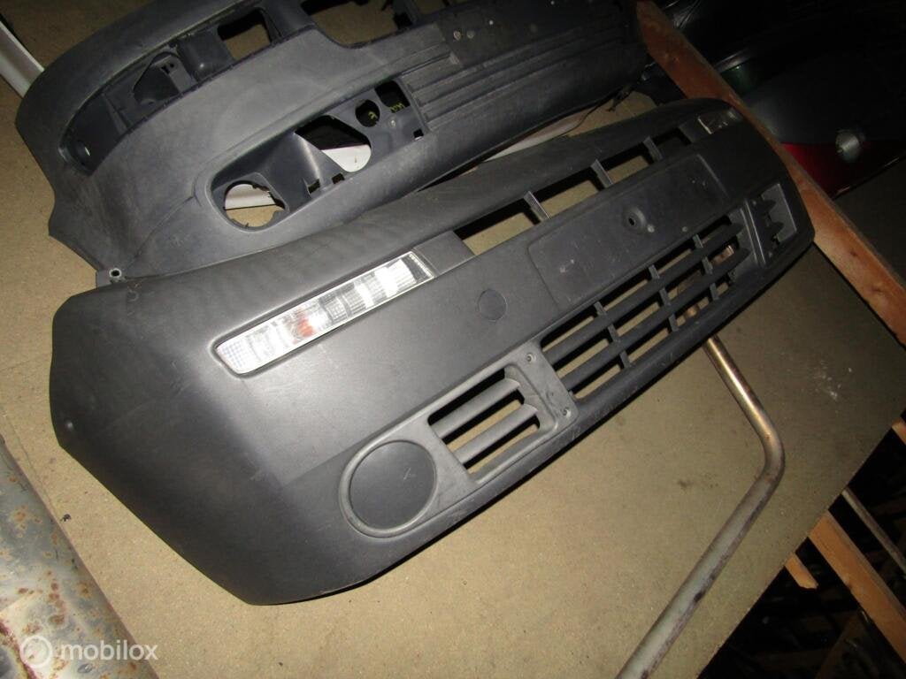 2x Voorbumper Vivaro Trafic Primastar bj '01 t/m '14, Gebruikt, Voor, Opel, Ophalen of Verzenden