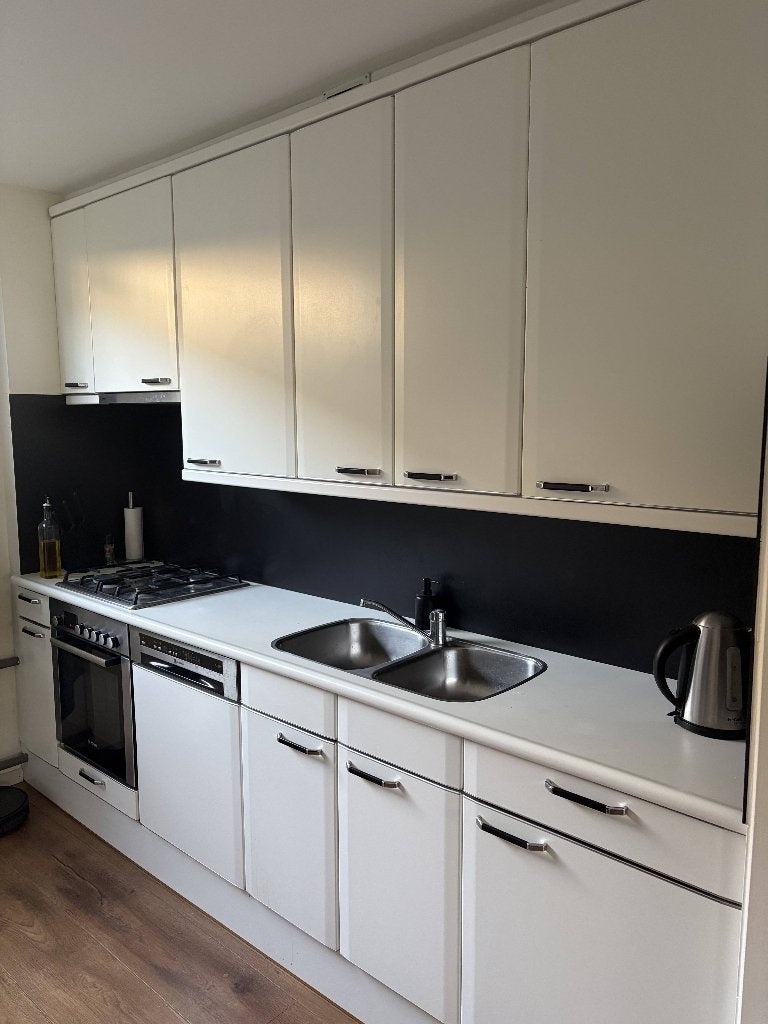 Strakke witte keuken met Bosch oven, Ophalen, Gebruikt, Wit, Enkelwandige keuken