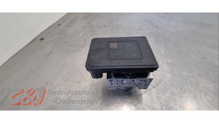 ABS Pomp van een Renault Trafic, Gebruikt, -, Renault, -
