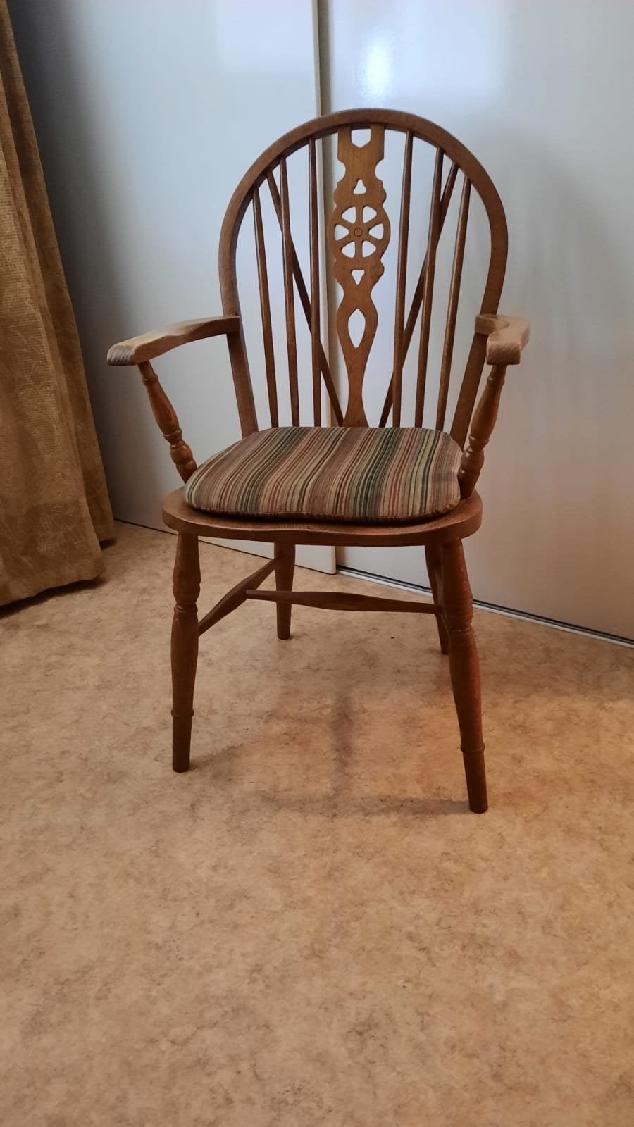 Vintage Windsor stoel met gestoffeerd zitkussen, Ophalen