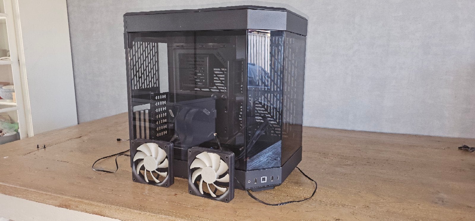HYTE Y60 Computer behuizing, Computers en Software, Ophalen of Verzenden, Zo goed als nieuw