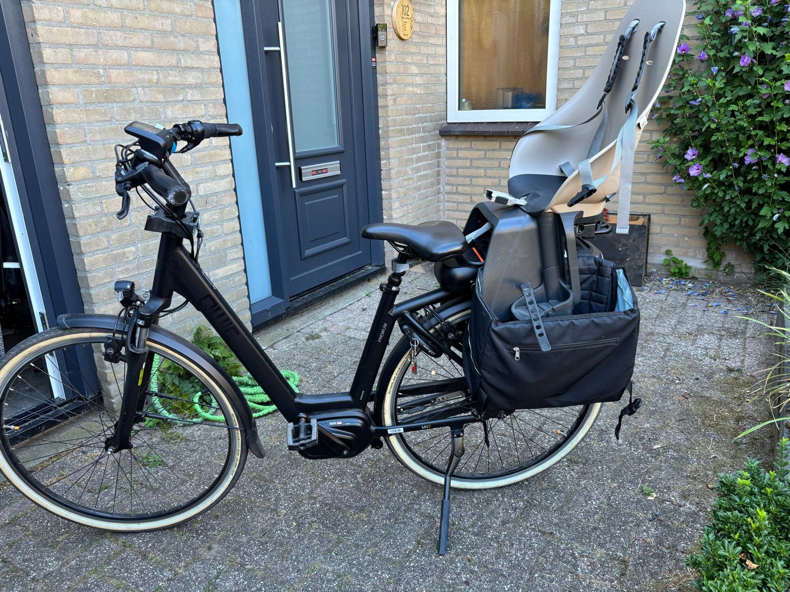 Qwic MN7 elektrische fiets met kinderzitje en fietstassen, Fietsen en Brommers, Elektrische fietsen, Ophalen, Gebruikt, Qwic