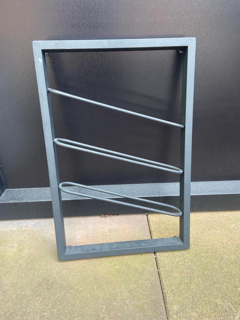 Modern metalen wijnrek voor 3 flessen, 50 tot 75 cm, Ophalen of Verzenden, Zo goed als nieuw, Minder dan 5 flessen