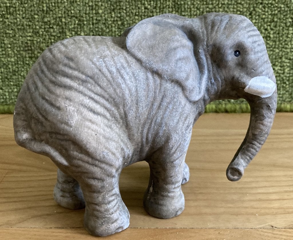 Decoratieve grijze olifant aardewerk hoogte 13 cm, Ophalen of Verzenden, Zo goed als nieuw, Dier
