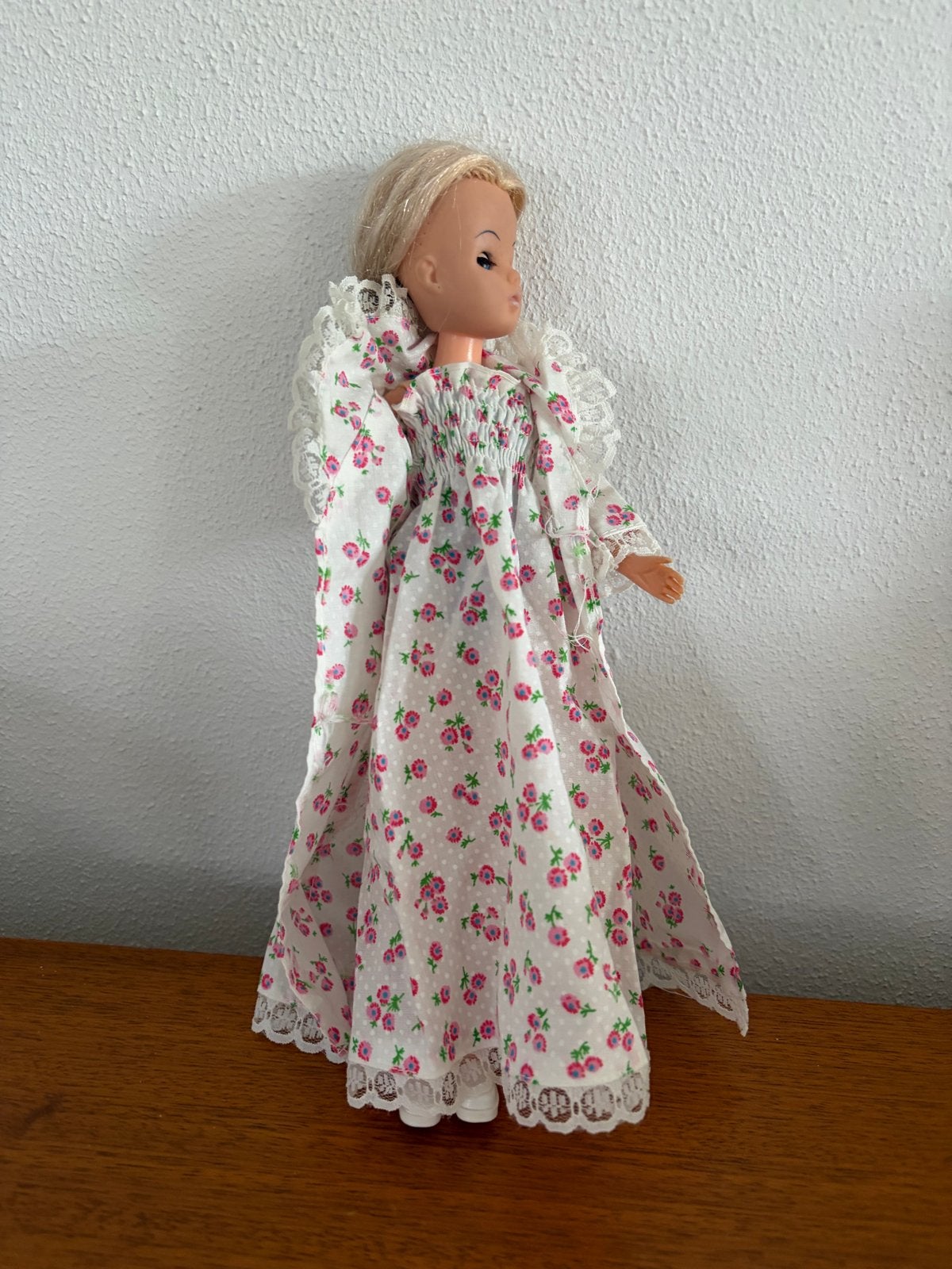 Vintage Sindy Sweet Dreams met jurk en schoentje - Jaren '70, Ophalen of Verzenden, Gebruikt, Pop
