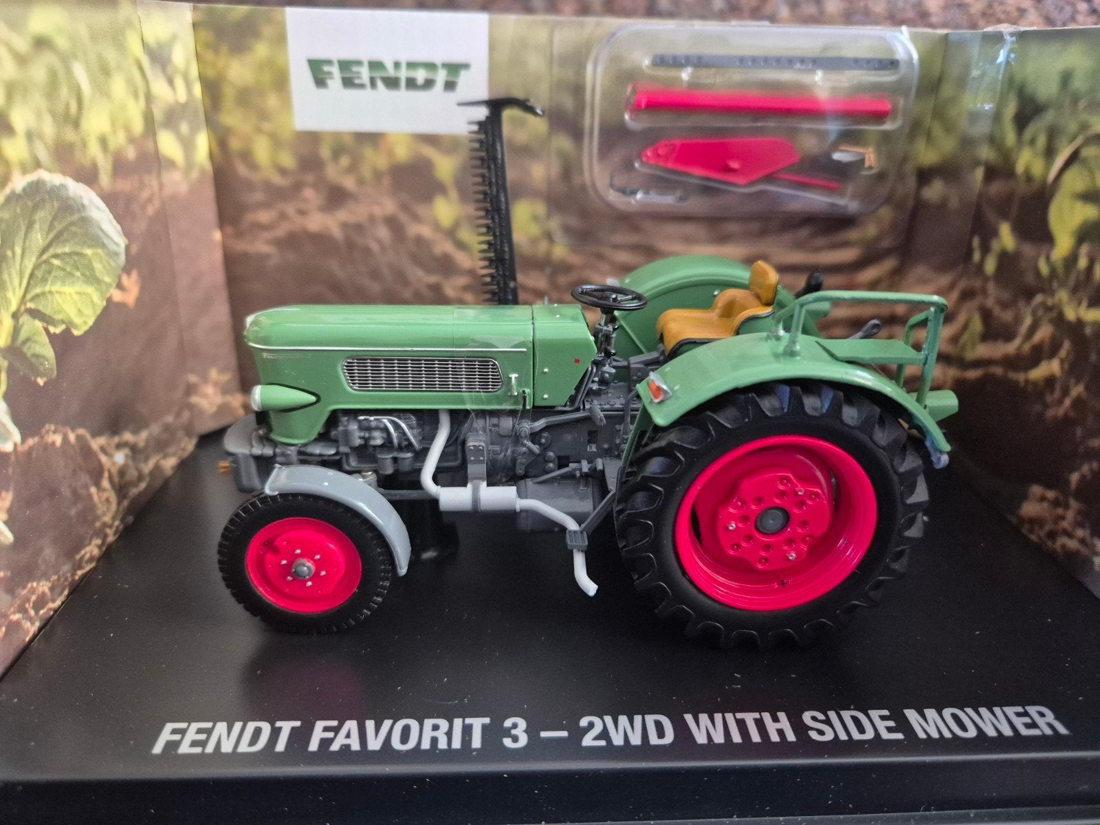 Fendt Favorit 3 - 2WD met zijmaaier - Schaalmodel, Ophalen of Verzenden, Nieuw, Overige typen, Overige merken