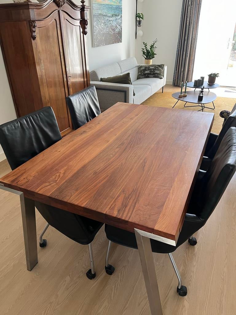 Noten eettafel met metalen onderstel bert platangie, Huis en Inrichting, Tafels | Eettafels, Ophalen, Gebruikt, 50 tot 100 cm