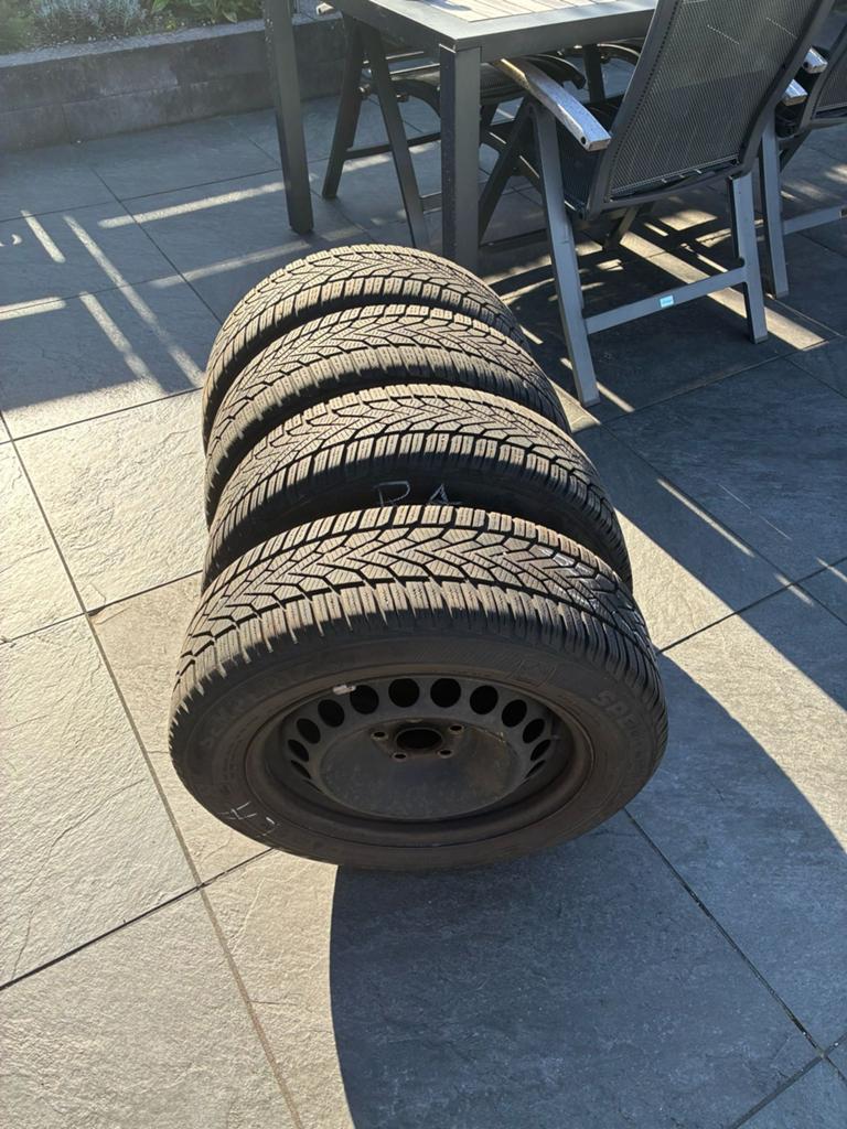 Winterbanden Audi A1 185/60 R15 op stalen velgen, Auto-onderdelen, Ophalen, Gebruikt, 15 inch, Banden en Velgen