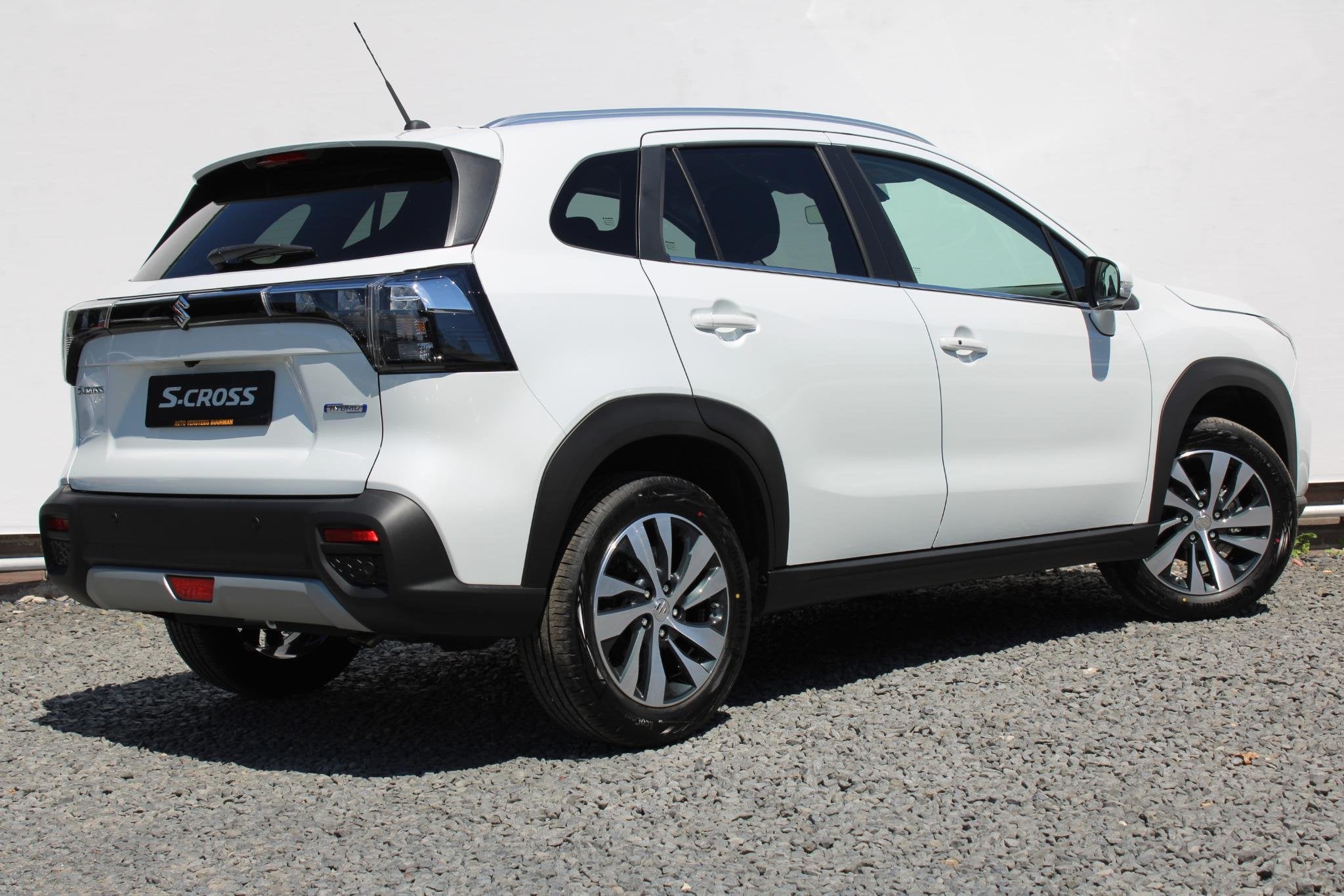 Suzuki S-Cross 1.4 Boosterjet Style Smart Hybrid Draadloos A, Auto's, Voorwielaandrijving, 4 cilinders, Wit, Leder