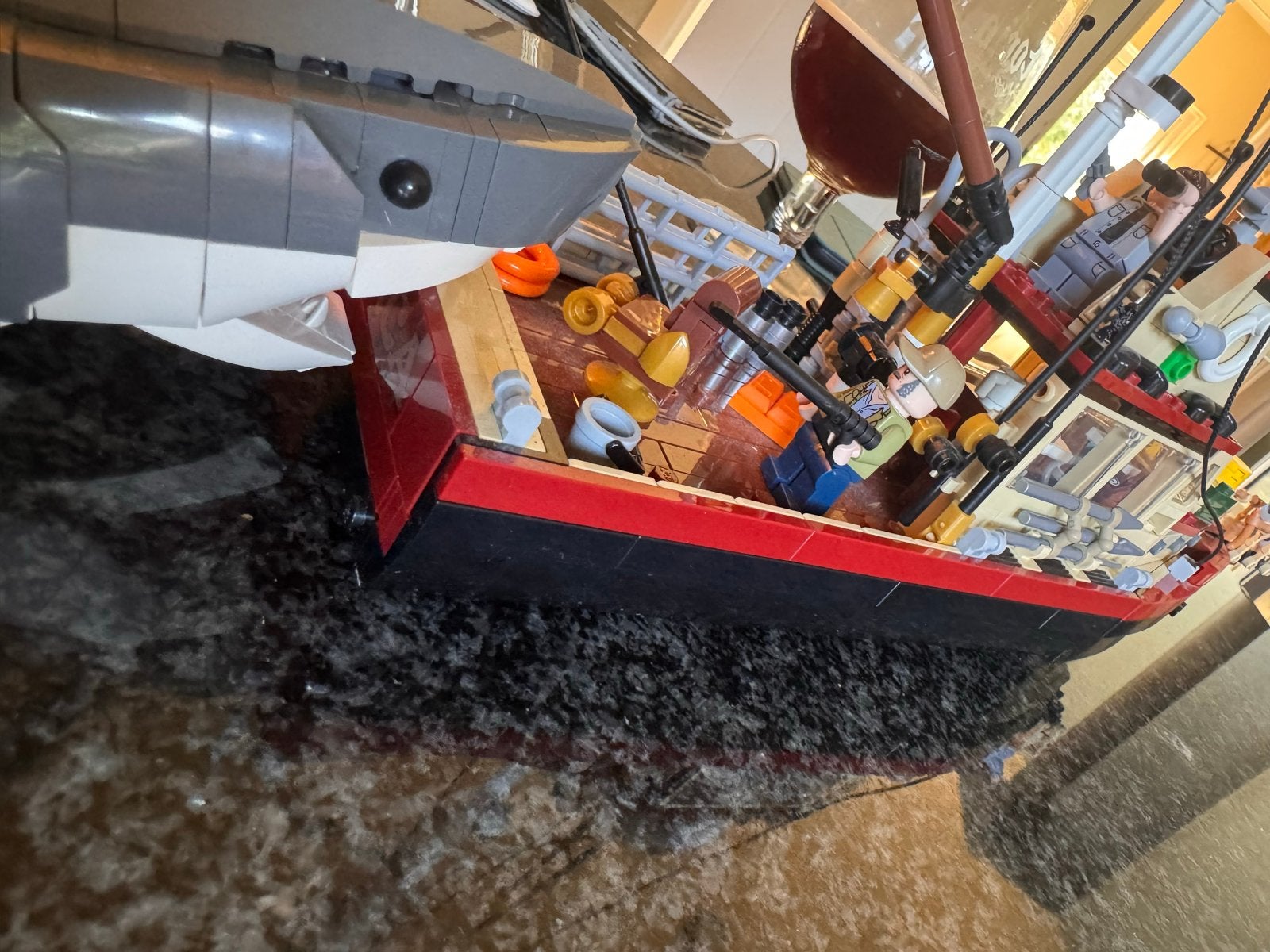 Foto 3 van Lego Ideas 21350 Jaws - Compleet met boek