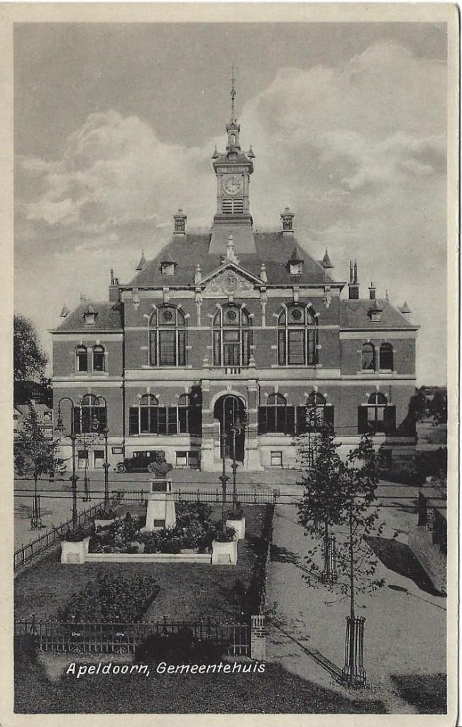 Apeldoorn (Gld.) Gemeentehuis, gelopen 1933, Ophalen of Verzenden, 1920 tot 1940, Gelopen, Gelderland