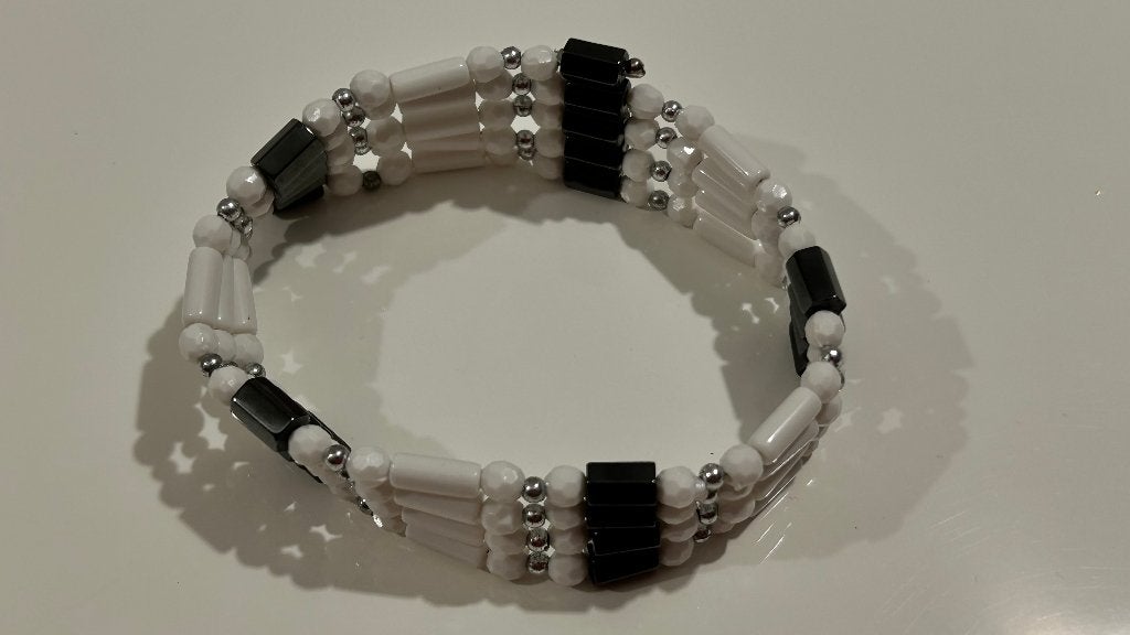 Magnetische wit-zwarte halsketting / armband, Sieraden, Tassen en Uiterlijk, Kettingen, Ophalen of Verzenden, Nieuw, Wit, Overige materialen