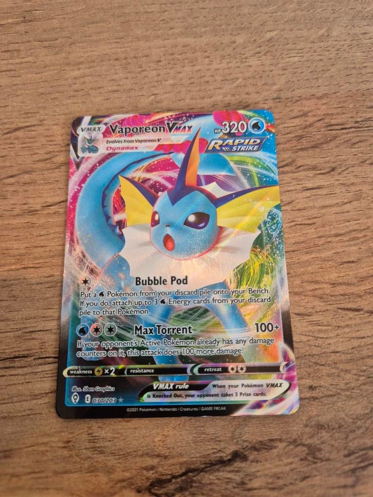 Pokémon Vaporeon VMAX 020/203 Rapid Strike, Ophalen of Verzenden, Zo goed als nieuw, Losse kaart