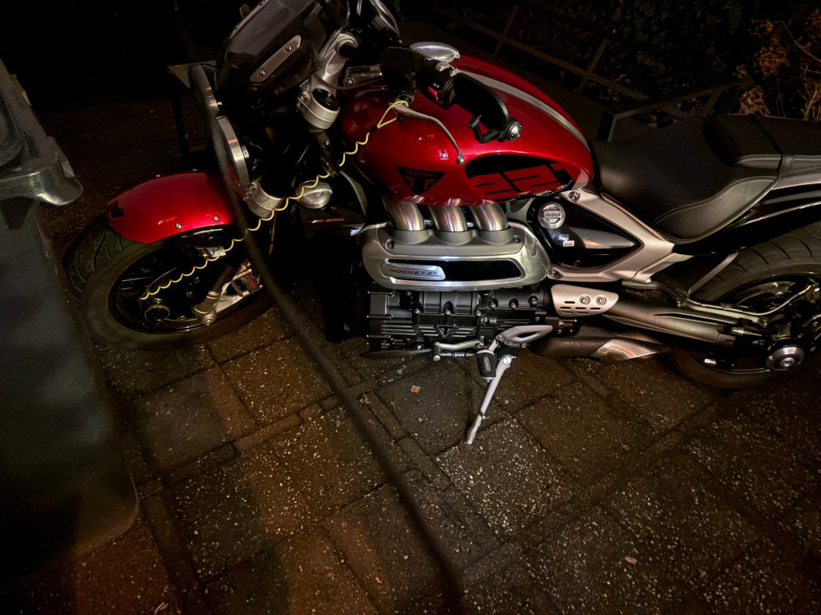 Triumph rocket 3r 221 2022 met zeer lage km stand +quikshift, Motoren, Motoren | Triumph, 3 cilinders, Naked bike