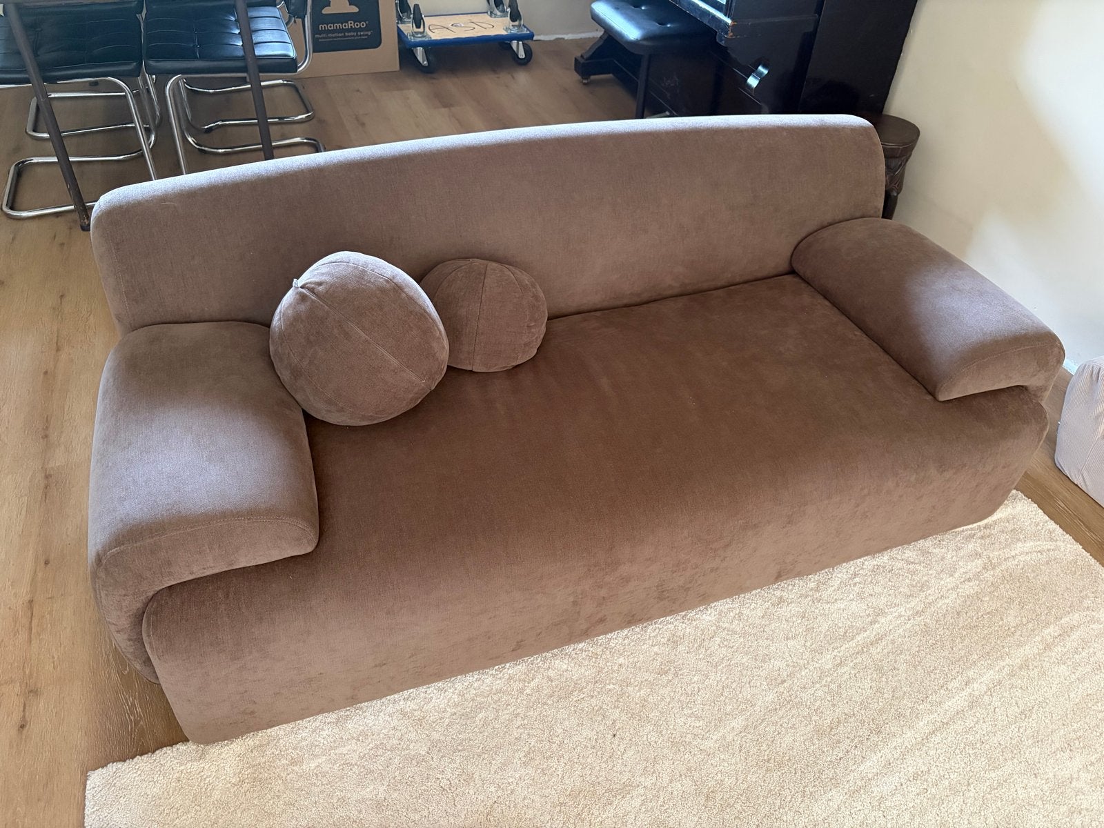 Sklum Shirina 2-zits bank Chenilla Bruin Café, Huis en Inrichting, Banken | Bankstellen, Ophalen, 150 tot 200 cm, Tweepersoons