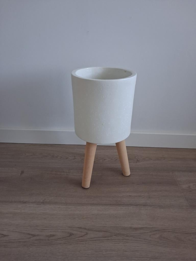 Plantenpot op pootjes  Intratuin., Ophalen