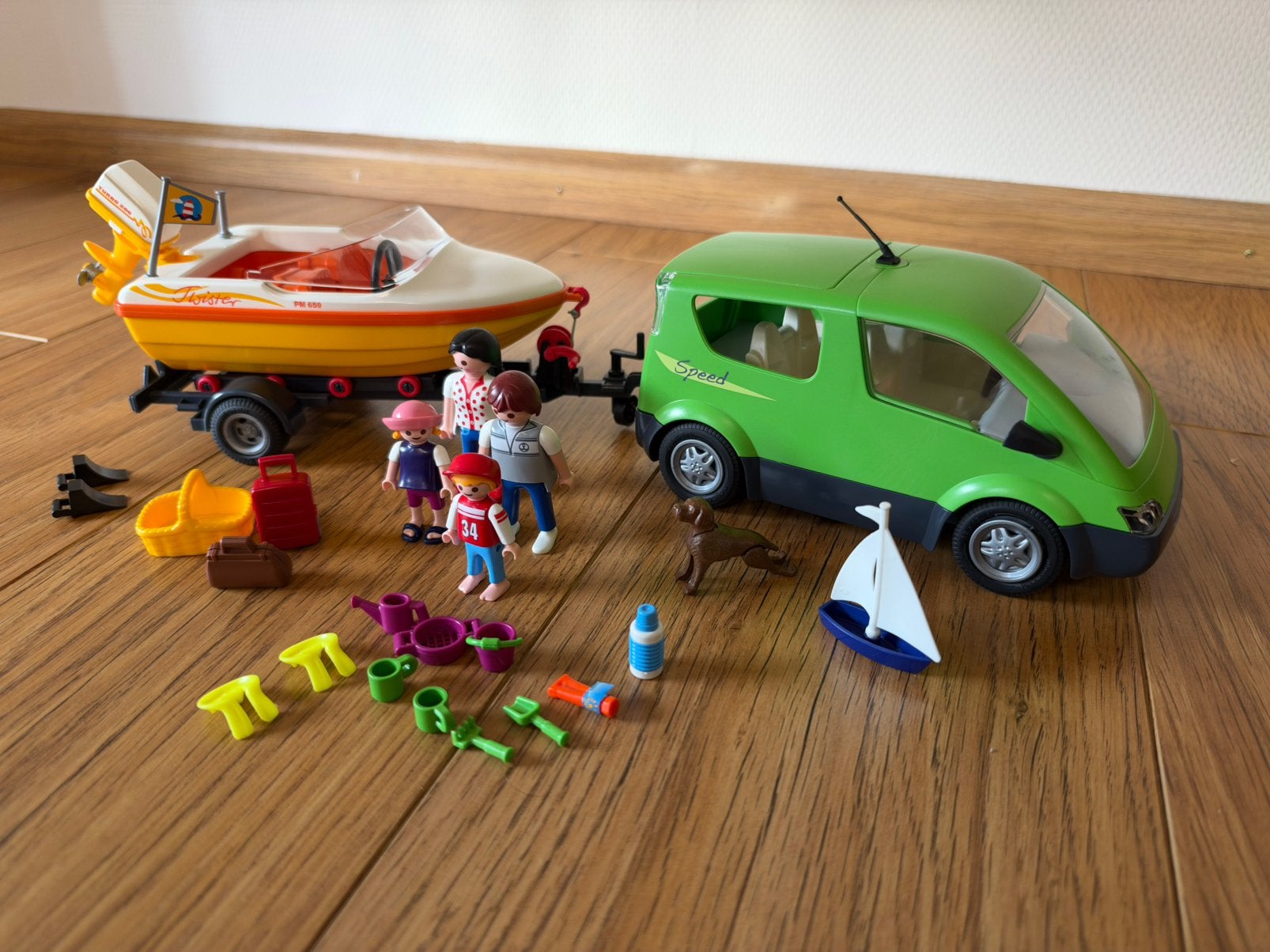 Playmobil Gezinswagen met boot 4144, Ophalen of Verzenden, Zo goed als nieuw