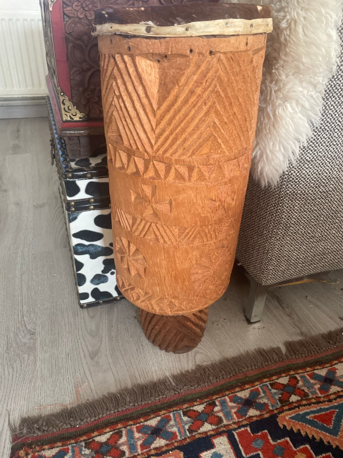 Handgesneden Afrikaanse trommel met dierenhuid, Muziek en Instrumenten, Drumstellen en Slagwerk, Ophalen, Gebruikt, Overige merken