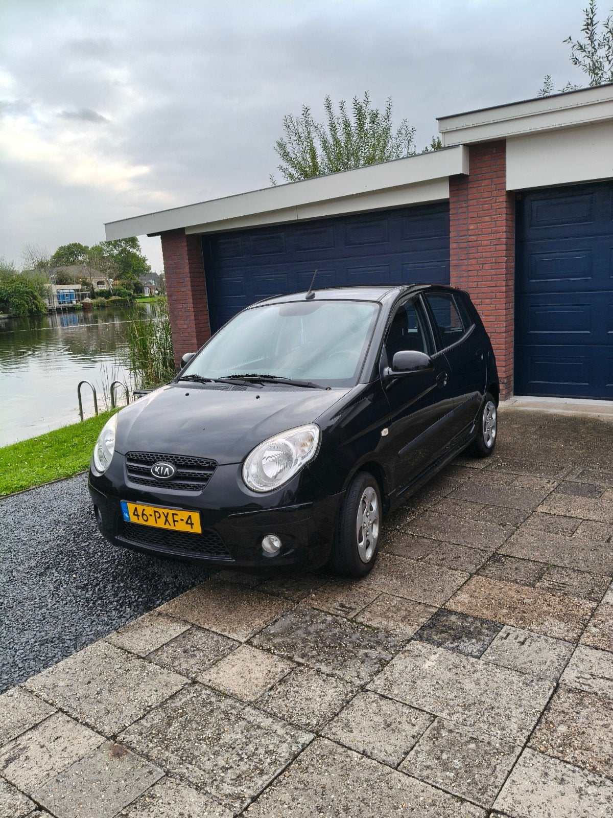 Kia Picanto. bouwjaar 2011 nieuwe distributie, Stof, 4 cilinders, Zwart, Handgeschakeld