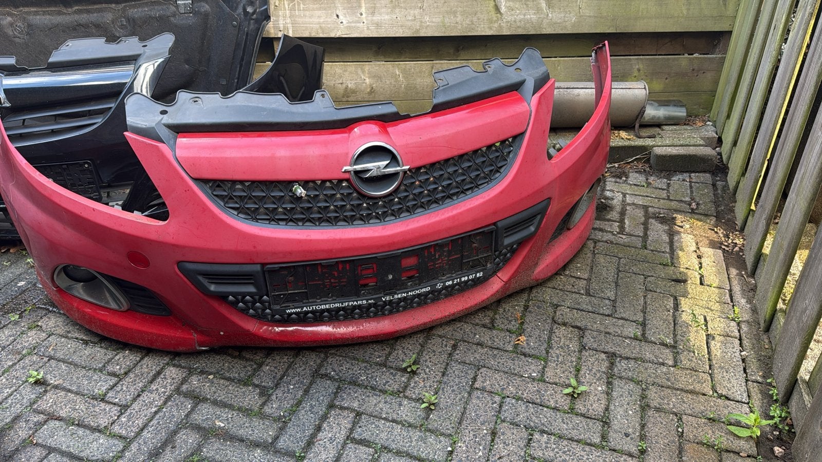 Rode Bumper Opel Corsa D OPC Lak niet netjes,scheur onderlip, Auto-onderdelen, Ophalen, Gebruikt, Voor, Opel